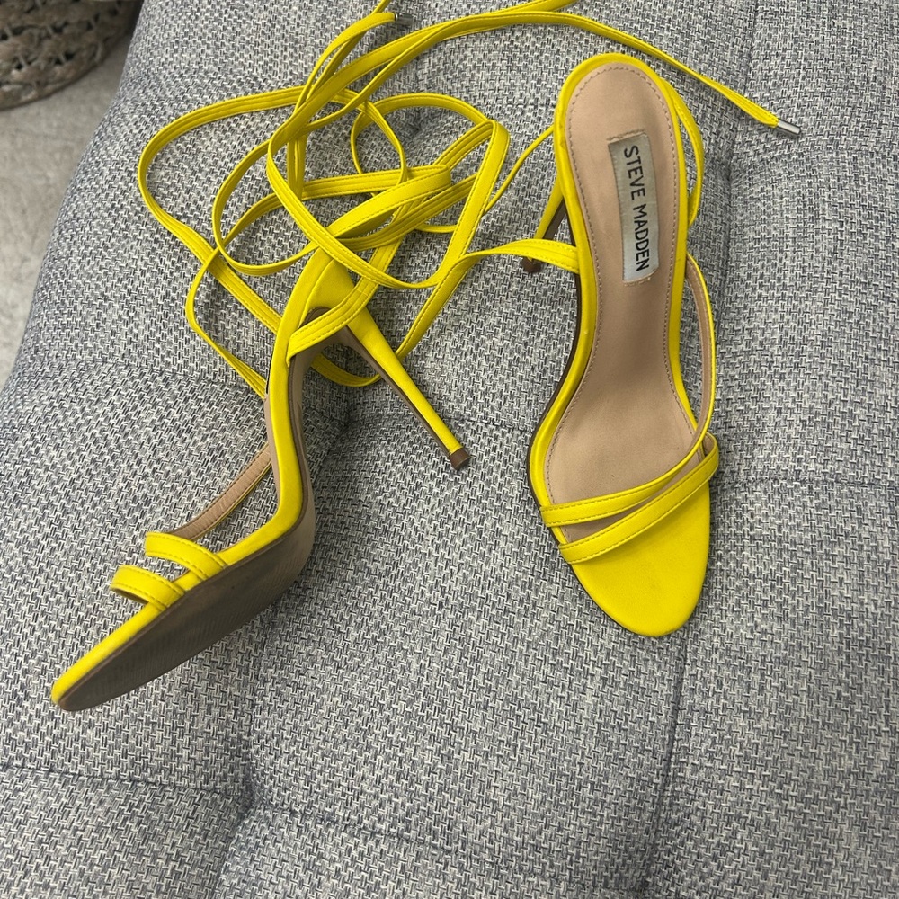 🖤Steve Madden Yellow Lace-Up Stiletto Heels🖤